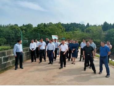四川省人大常委会副主任杨洪波率队现场调查滴水岩饮用水水源地治理